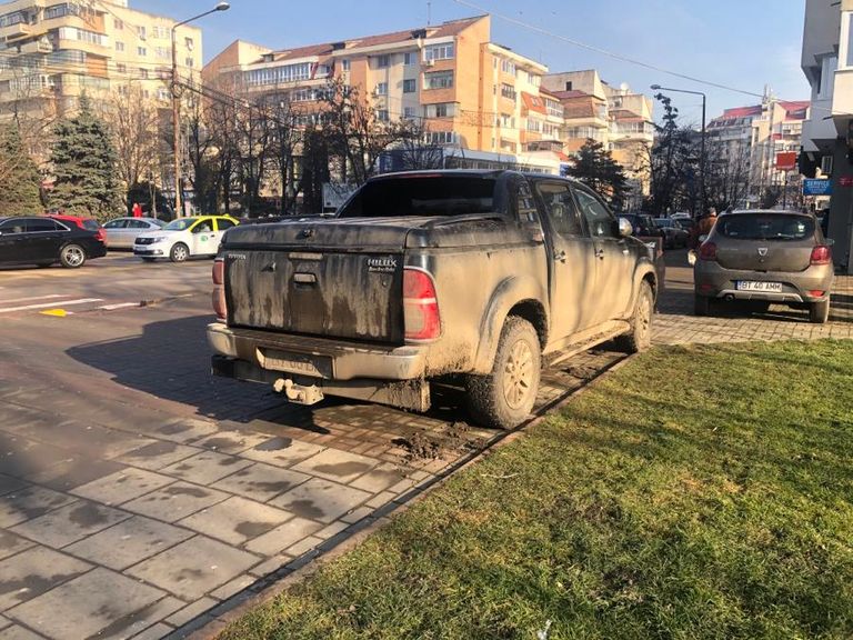 Nu poți lăsa mașina parcată pe stradă când arată în halul ăsta.