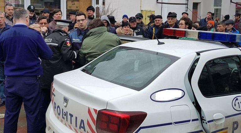 Hoţ încătuşat după un atac comis chiar sub ochii poliţiştilor Hoţ încătuşat după un atac comis chiar sub ochii poliţiştilor