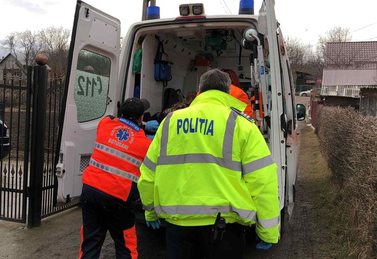 Tânăr găsit mort de către propria soţie