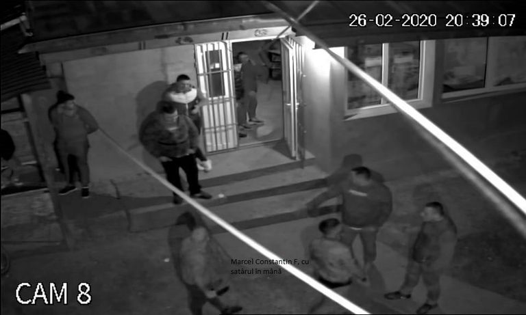 Cuțitar trimis în judecată pentru tentativă de omor. A rănit doi bărbați