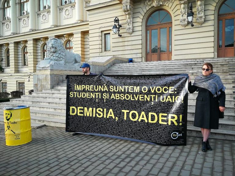 Demisia lui Tudorel Toader cerută la Iași de studenți și absolvenți