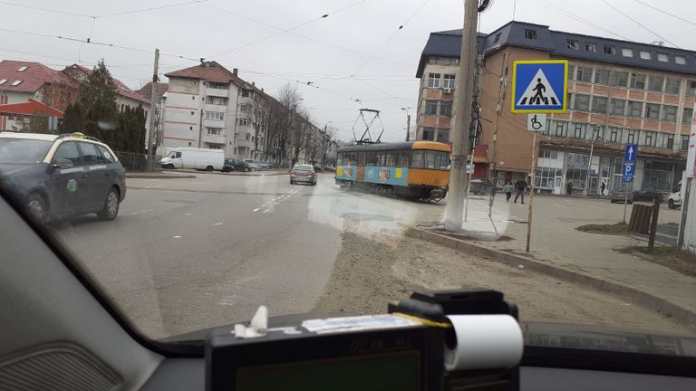 Eltrans nu scapă de probleme – Un tramvai a deraiat în zona fostului cinematograf Luceafărul