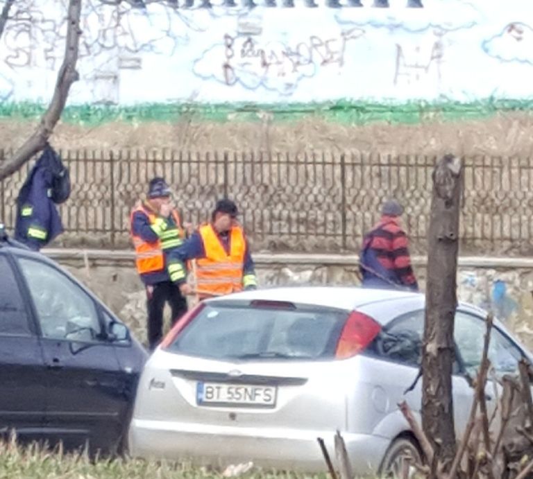Angajați trimiși să curețe terenul dintre Bulevard și Stadion