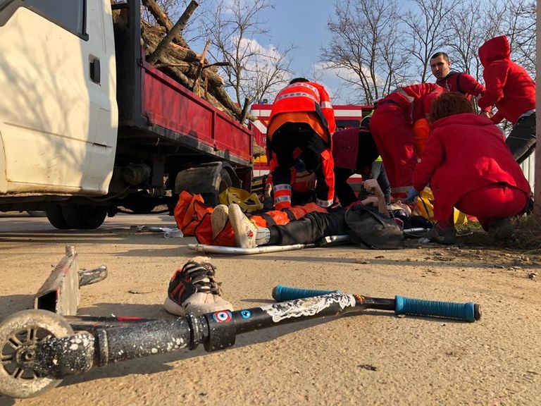 Copii călcați de o autoutilitară la Curtești (video)