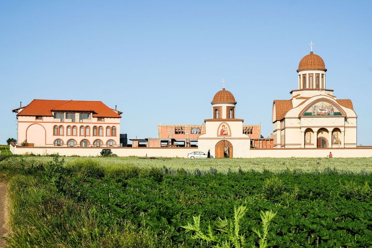 Pelerinaj la mănăstirile din Dobrogea
