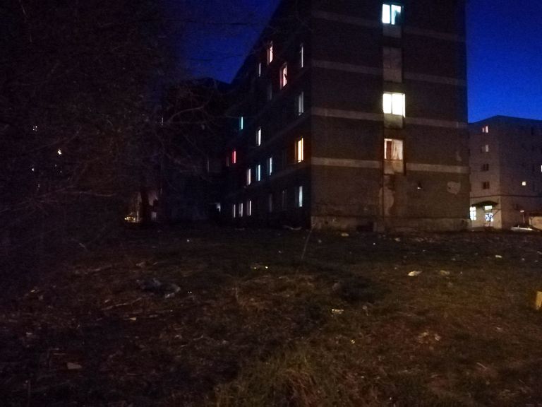 Sfidător! Grătar sub zidurile blocului, în ciuda interdicțiilor