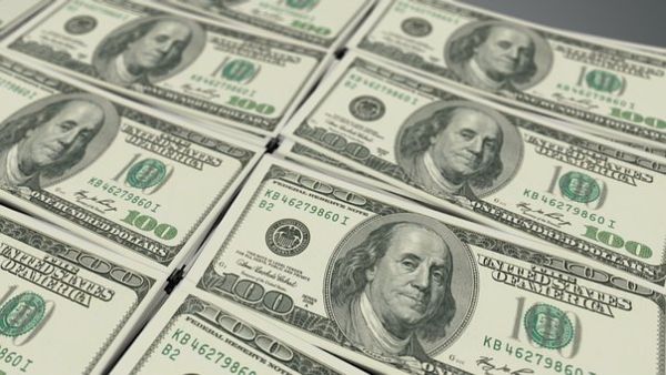 Dolarul american a crescut la cel mai mare nivel din ultimii 20 de ani