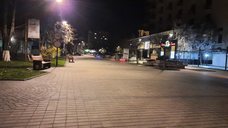 Orașul lăsat fără suflet. Virusul a pustiit străzile (FOTO-VIDEO)