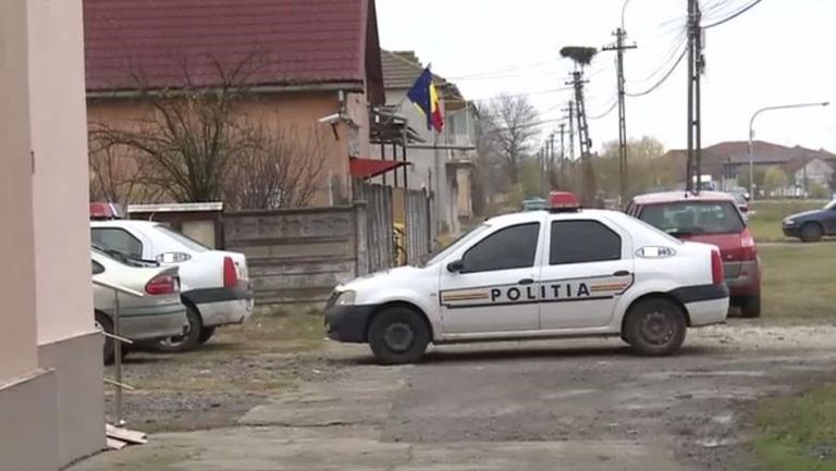 Poliția și SMURD-ul puse pe drum de un bărbat din Albești care a ieșit din izolare