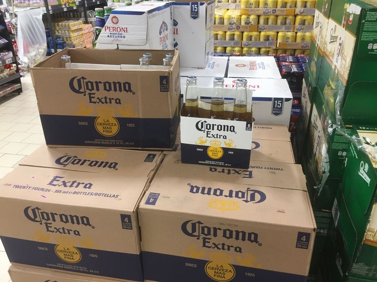 Mexicul suspendă producția berii Corona