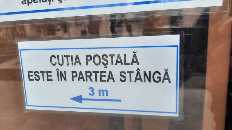 Distanțarea socială se aplică și pentru corespondență.