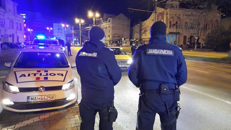 Autoizolare cu o mie de amenzi
