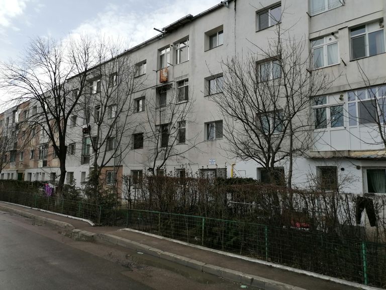 Scările de bloc din municipiul Botoşani vor fi dezinfectate de muncitorii unei firme din Bihor