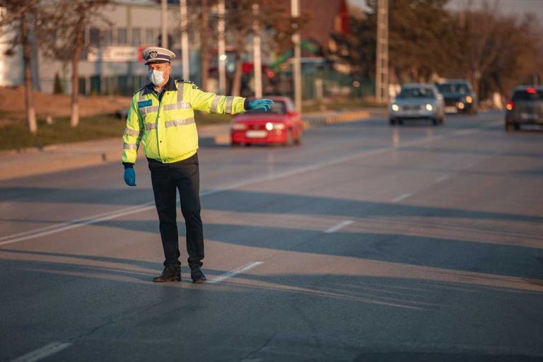 Botoșăneancă dată jos de la volan de polițiștii ieșeni