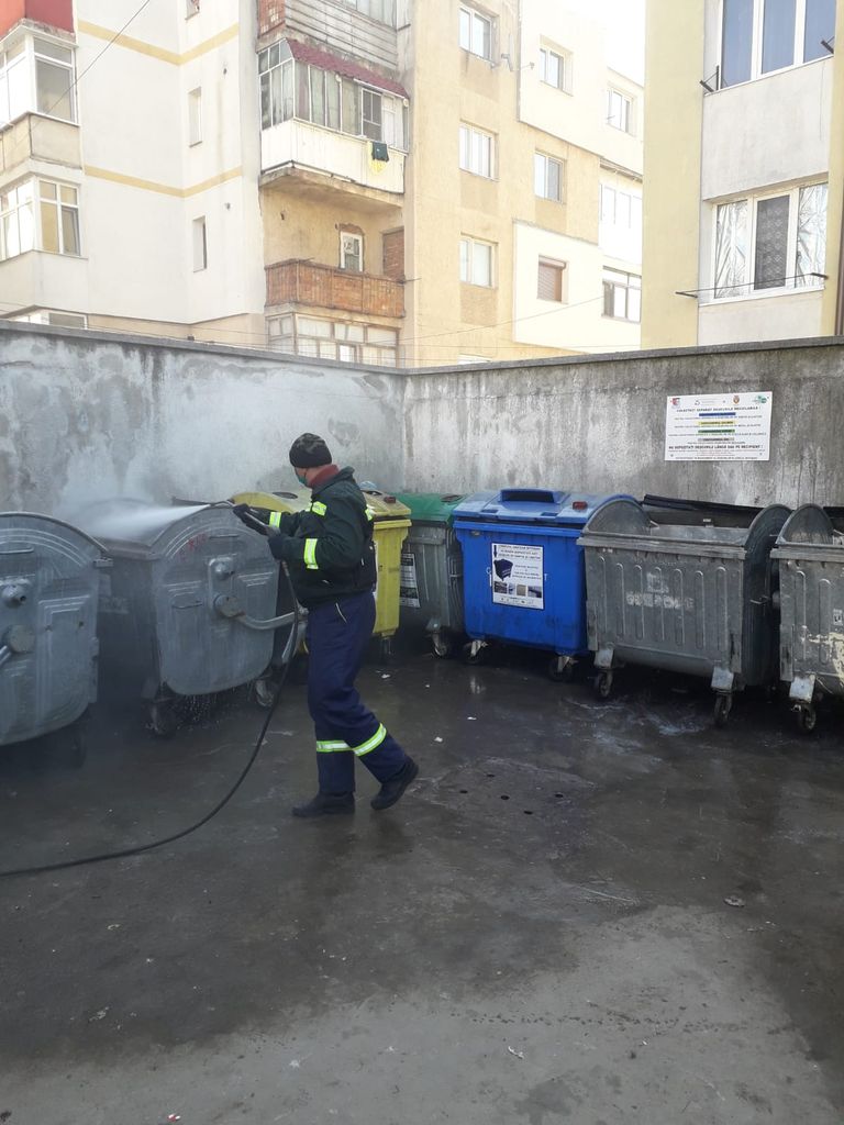 Bogdan Buhăianu – Dezinfectăm toate platformele pentru colectarea deşeurilor