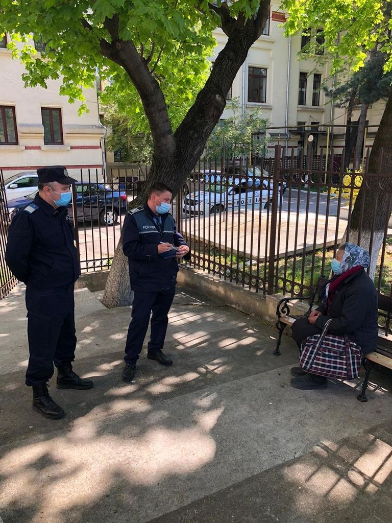 Femeie dispărută de la domiciliu găsită în curtea Tribunalului