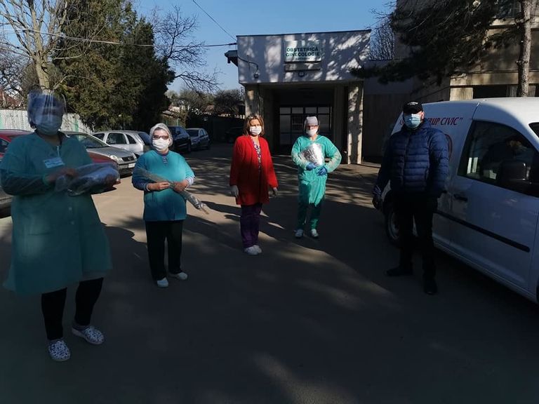 Viziere donate cadrelor medicale de către Asociaţia „Grup Civic” Botoşani