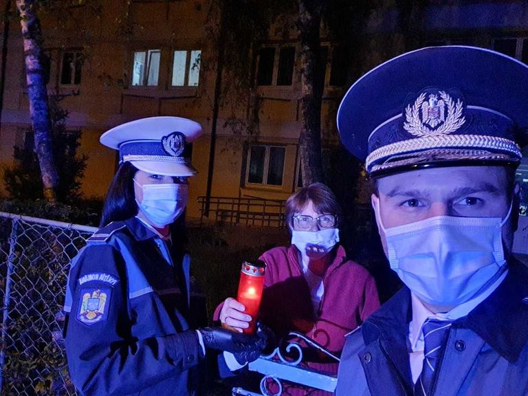 Lumină Sfântă distribuită de polițiști, alături de voluntari