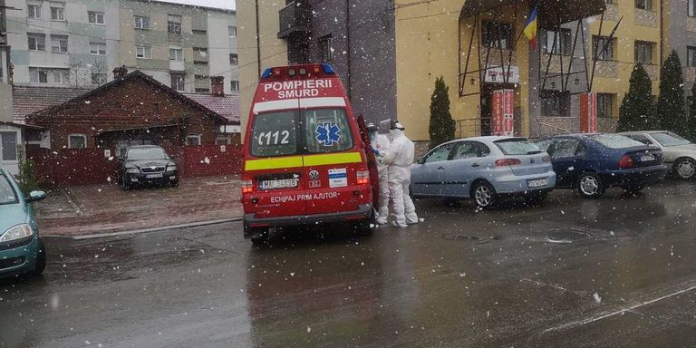 Paramedici băgați în izolare, după misiunile de la Suceava