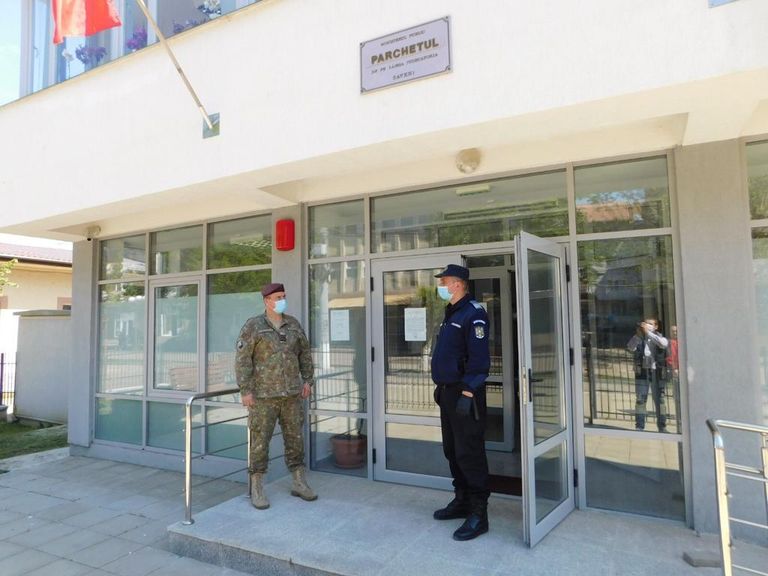 Parchete din județ păzite de militari (foto)