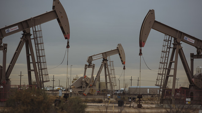 Petroliștii americani au ajuns să plătească doar să scape de stocurile de țiței