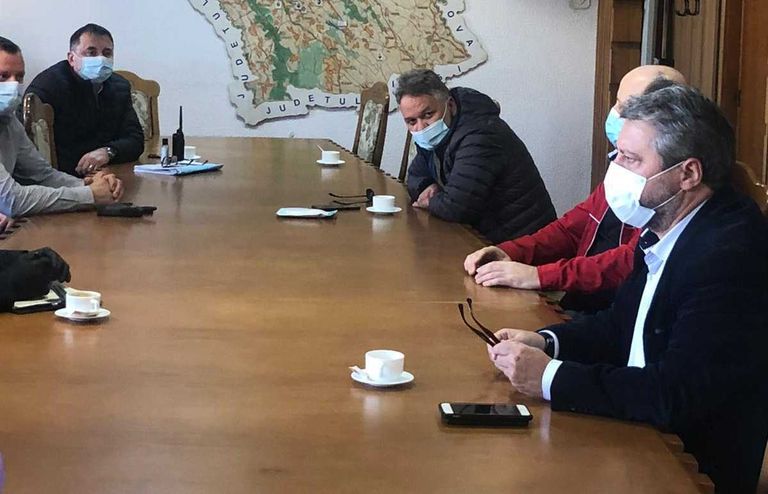 Șefii județului băgați din nou în ședință de Sorescu