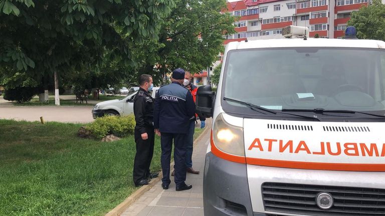 A fugit din izolare pentru a înmatricula o maşină (video)