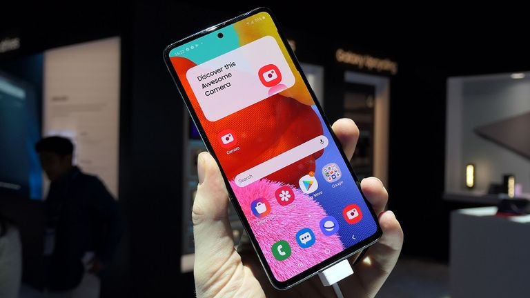 Samsung lansează noi modele de telefoane și reduce multe din produsele sale în 2020