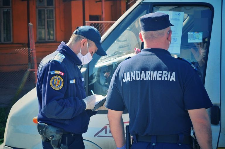 Jandarmi anchetaţi de procurorii militari după o amendă