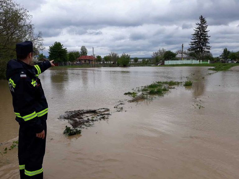 Râurile din Botoșani amenință să iasă din matcă