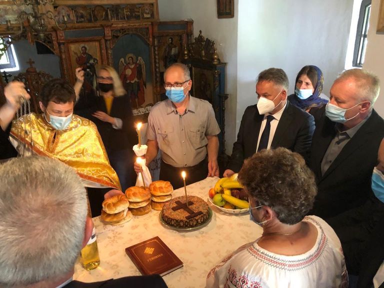 Prefectul și șeful cancelariei sale, la pomenirea lui Mihai Eminescu