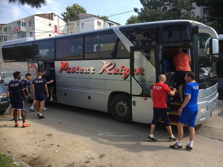 FC Botoșani a părăsit Bănia. Medicul Petre Rădăuceanu a rămas internat în Craiova