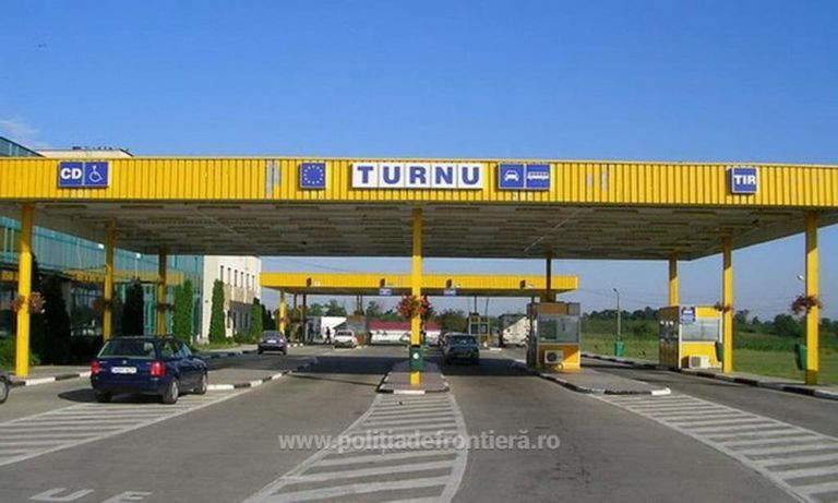 Botoșănean încătușat la frontieră, la revenirea în țară