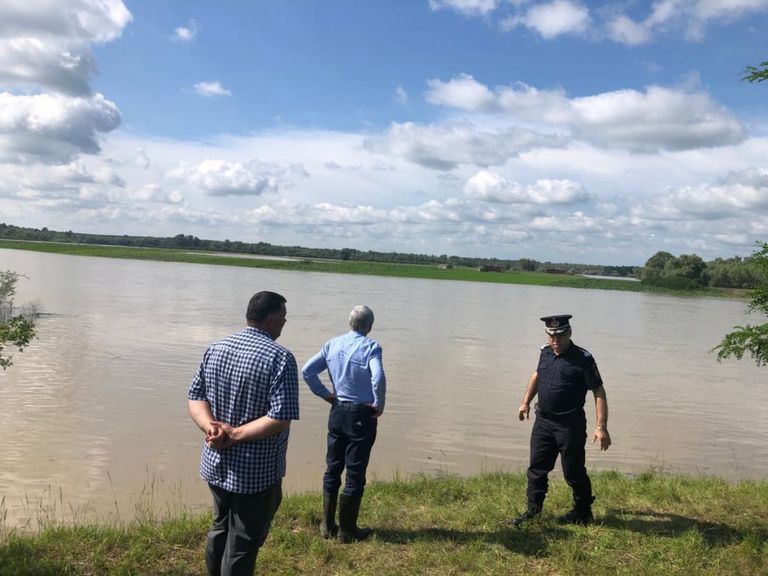 Prutul începe să scadă la Oroftiana. Unda de viitură va fi preluată de Stânca