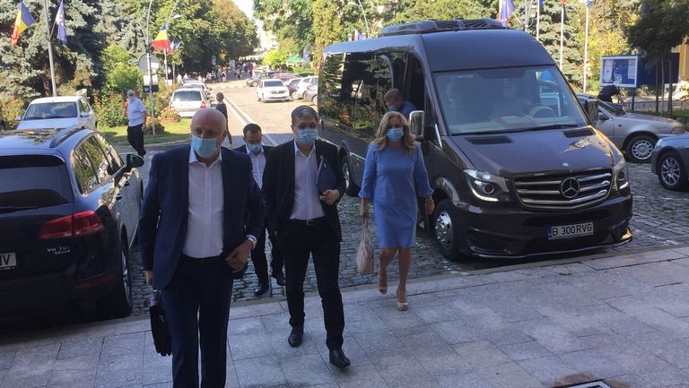 Ministrul cu banii europeni s-a lăsat așteptat (video)