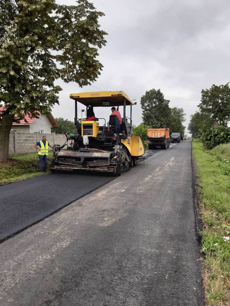 Gropile de pe Drăguşeni – Coţuşca – Rădăuţi Prut, asfaltate (foto)