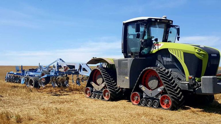 Tractor de 500 de cai putere în demonstraţie la Botoşani (foto-video)