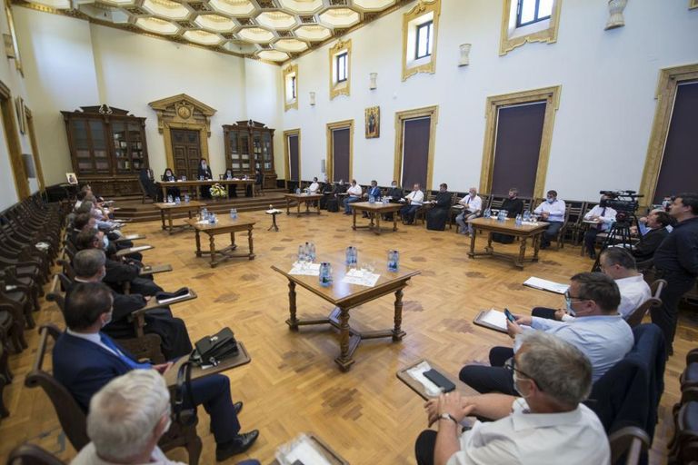 Doi ierarhi propuşi la conducerea Arhiepiscopiei Sucevei şi Rădăuţilor
