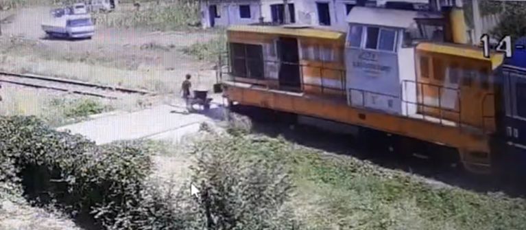 Imagini şocante! Accidentul mortal de tren a fost surprins de camerele de supraveghere (video)