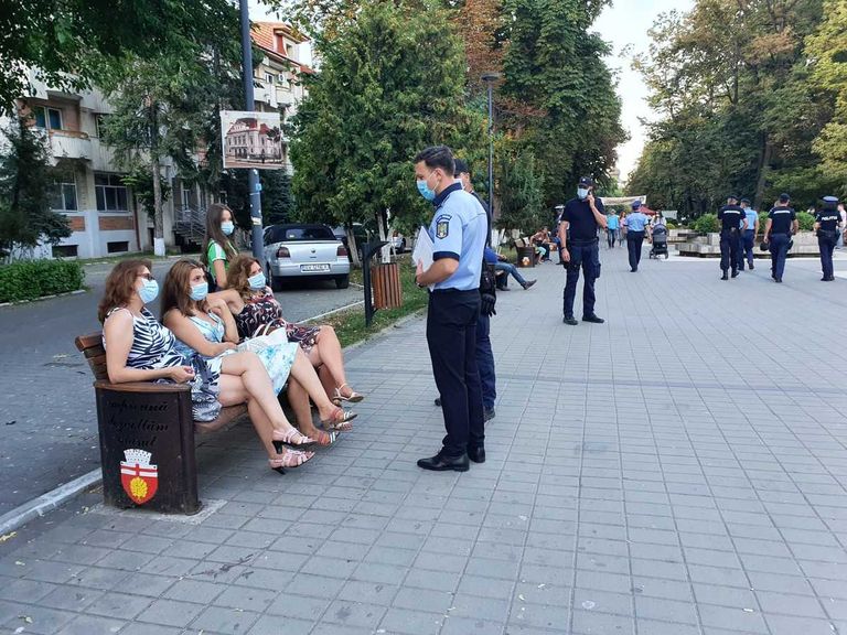 Piețele și pietonalele verificate de polițiști, în acțiuni anti-COVID