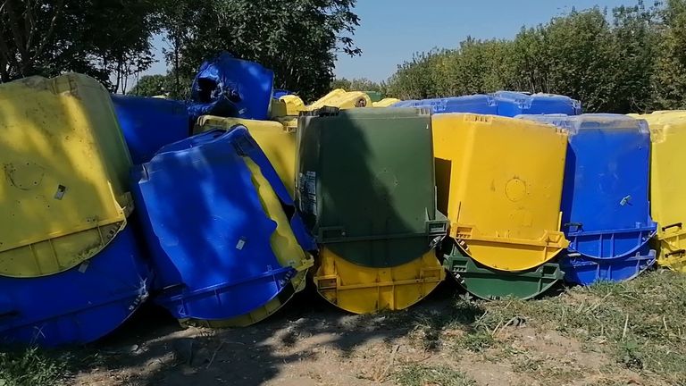“Grijă” pentru bani europeni. Sute de containere pentru deşeuri distruse înainte de a fi folosite (video)