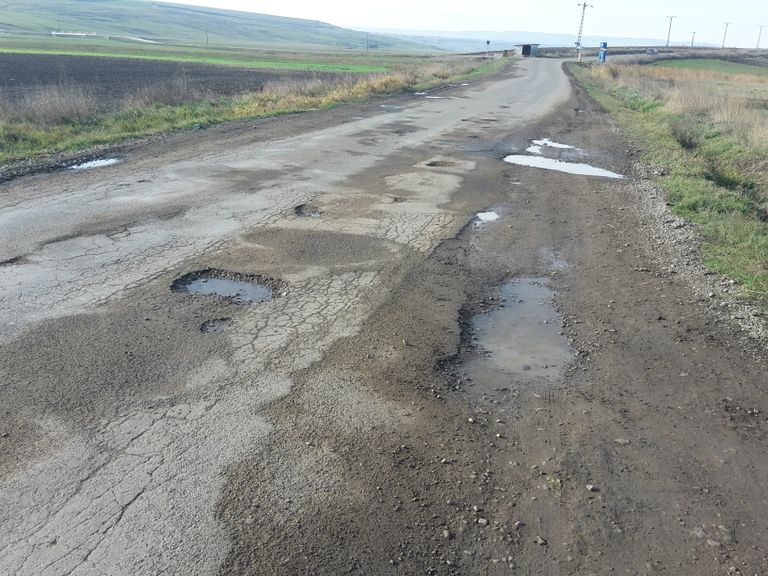 S-a semnat contractul pentru modernizarea drumului de la Prăjeni