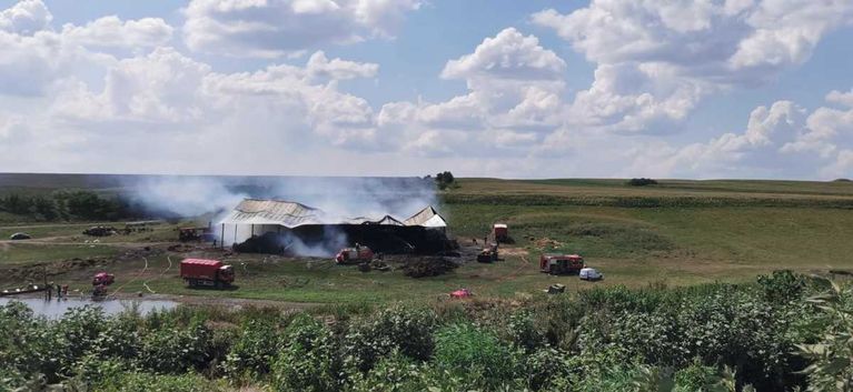 Infernul de la Ripiceni aproape de lichidare. 24 de ore de luptă cu focul