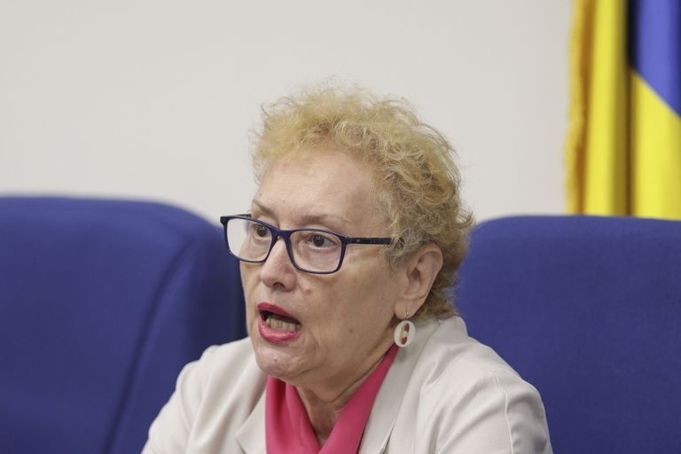 Botoșăneanca Renate Weber atacă la Curtea Constituțională și legea carantinei votată de Parlament