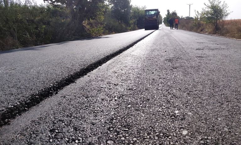 Unul dintre cele mai proaste drumuri din județ vede asfalt
