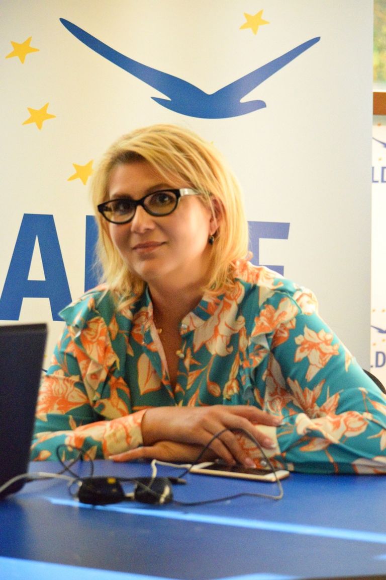 Comunicat ALDE – Roxana Florentina Țurcanu: “Nu știu ce a fost mai important pentru factorii decidenți de la nivel local – bucuria copiilor sau cea a proprietarilor de mașini?”