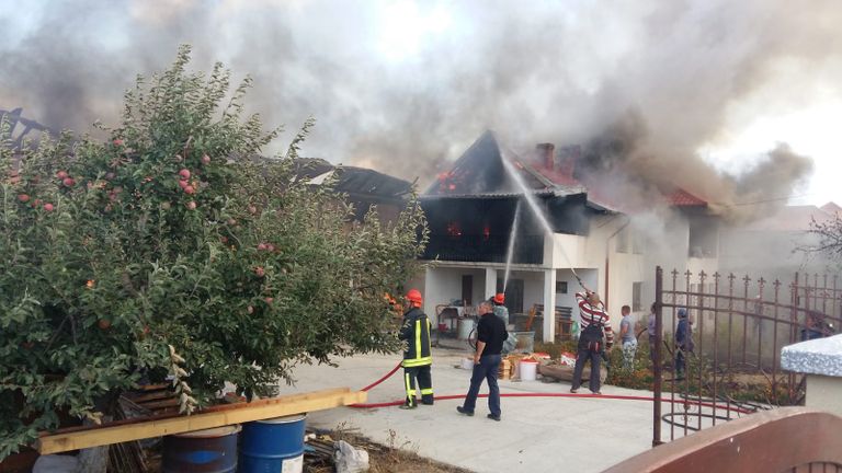 Pagube uriașe după incendiul devastator de la Mesteacăn (VIDEO)