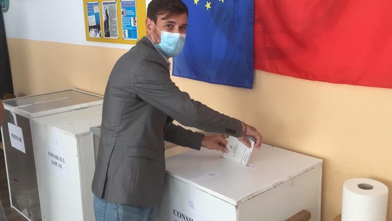 Andrei Drancă a mers la vot cu iubita (video)