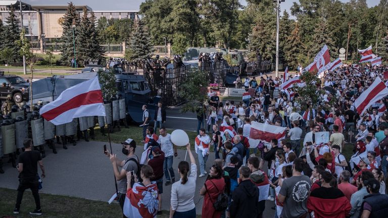 Protestatarii continuă manifestațiile în Belarus, în pofida sutelor de arestări