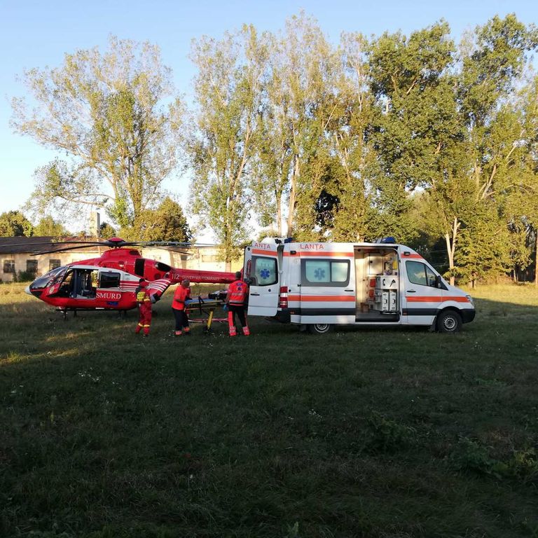 Elicopter chemat la Dorohoi pentru un bărbat în stare critică (video)